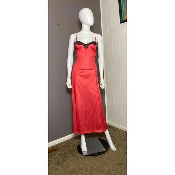 1970's Red Backless Nightgown with Black Lace from Undercover Wear size Medium - Picture 1 of 10